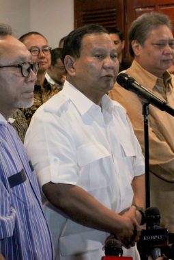 Foto: Prabowo Umumkan Gibran Jadi Cawapres