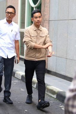 Foto: Gibran Penuhi Panggilan Bawaslu Jakarta Pusat