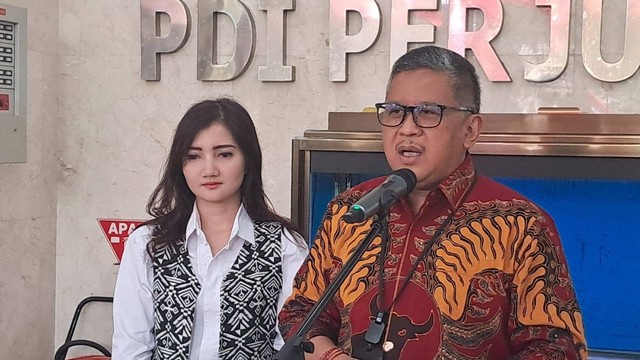 Konpers Sekjen PDIP Hasto Kristiyanto di DPP PDIP, Menteng