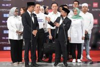 Calon presiden dan calon wakil presiden nomor urut 1, Anies Baswedan (kiri) dan Muhaimin Iskandar (kanan) memberikan keterangan pers usai debat calon wakil presiden Pemilu 2024 di JCC, Jakarta