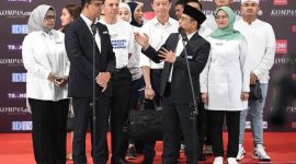 Calon presiden dan calon wakil presiden nomor urut 1, Anies Baswedan (kiri) dan Muhaimin Iskandar (kanan) memberikan keterangan pers usai debat calon wakil presiden Pemilu 2024 di JCC, Jakarta