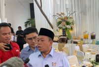 Sekretaris TKN Prabowo-Gibran, Nusron Wahid konferensi pers di Jalan Teuku Cik Ditiro no. 56, Jakarta