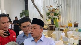 Sekretaris TKN Prabowo-Gibran, Nusron Wahid konferensi pers di Jalan Teuku Cik Ditiro no. 56, Jakarta