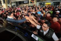 Capres Anies Baswedan tiba di Bandara Internasional Minangkabau, Sumbar, Rabu (3/1/2024) untuk berkampanye