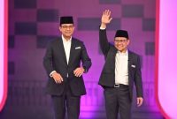 Calon presiden-wakil presiden nomor urut 1 Anies Baswedan-Muhaimin Iskandar memasuki ruangan untuk mengikuti debat kedua calon wakil presiden Pemilu 2024 di JCC, Jakarta, Jumat (22/12/2023)