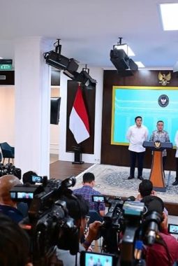 Foto :  Presiden Prabowo Subianto Resmi Menandatangani Keputusan Rehabilitasi Mantan Dirut ASDP