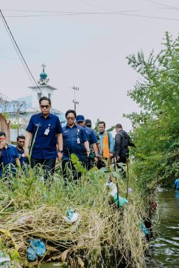 Susuri Sungai Batuan, Rico Waas Temukan Penyempitan Pemicu Banjir