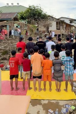 Rindu Suara Azan, GIS Ajak Korban Banjir Aceh Tamiang Sholat Berjamaah